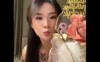 Nipslip Alert! Steamy Tiktok Moment from a Luscious Chinese Enchantress