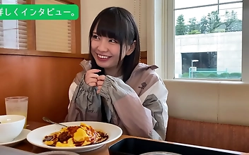 JAV Beautiful Delivery Girl Delivers Uber Eats with a Surprise! - Gachinpai Live Climax Hotel Delivery